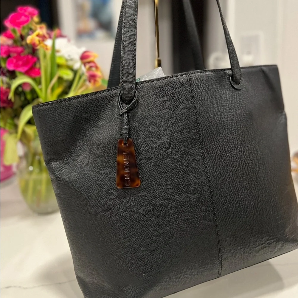 💯Authenthic CHANEL Caviar Black leather Tote bag Circa 1997-99.
